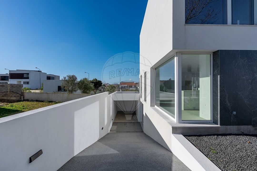 Moradia T3 para Venda em São Domingos de Rana Foto 4