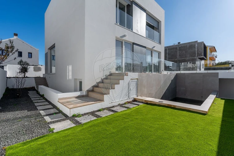 Moradia T3 para Venda em São Domingos de Rana Foto 6