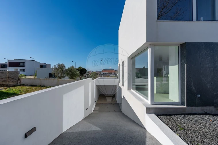 Moradia T3 para Venda em São Domingos de Rana Foto 4