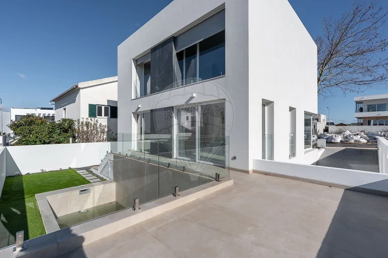 Moradia T3 para Venda em São Domingos de Rana Foto 16