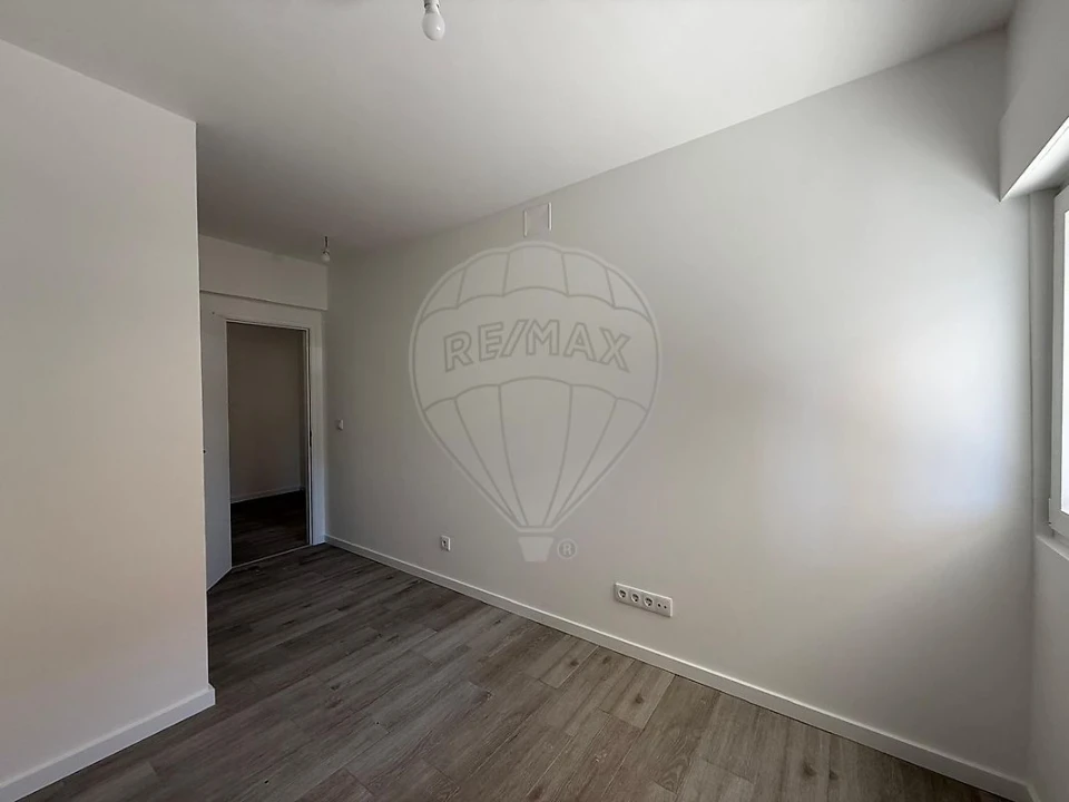 Apartamento T3 para Arrendamento em Venteira Foto 9