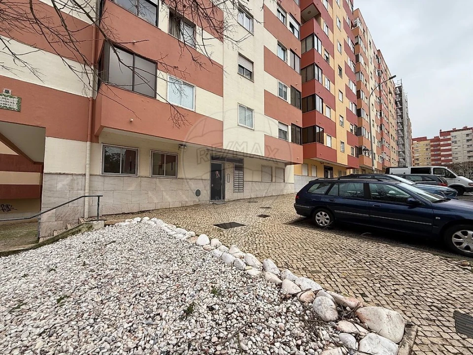 Apartamento T3 para Arrendamento em Venteira Foto 3