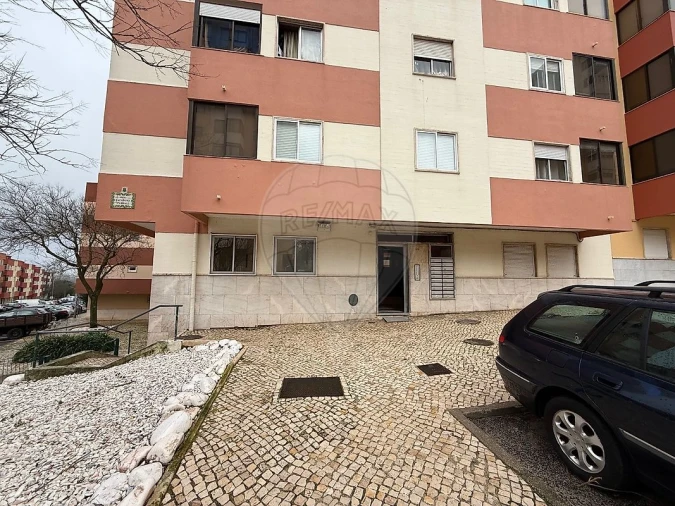 Apartamento T3 para Arrendamento em Venteira Foto 2
