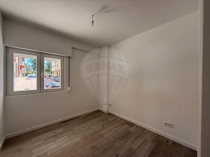 Apartamento T3 para Arrendamento em Venteira Foto 7