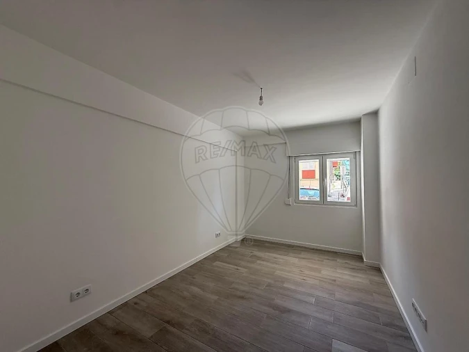 Apartamento T3 para Arrendamento em Venteira Foto 10