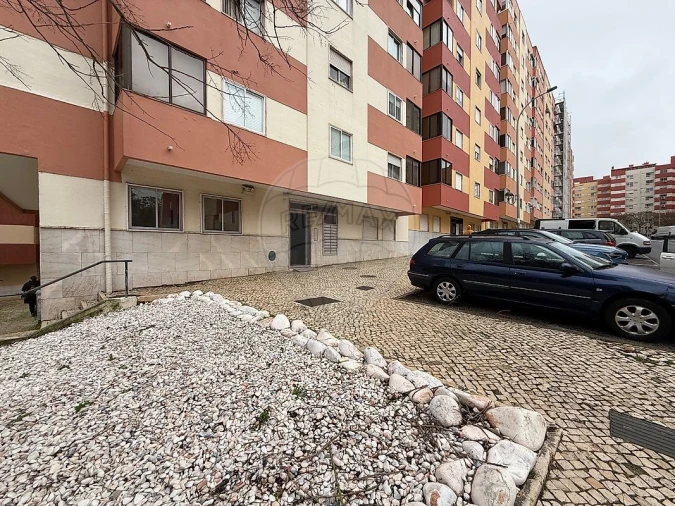 Apartamento T3 para Arrendamento em Venteira Foto 4