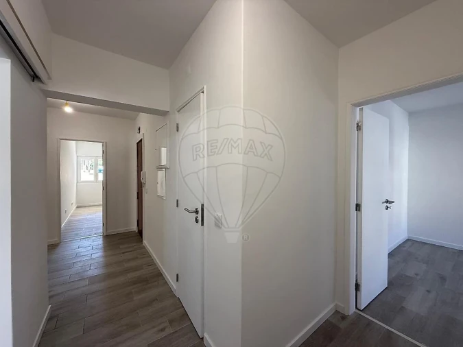 Apartamento T3 para Arrendamento em Venteira Foto 6