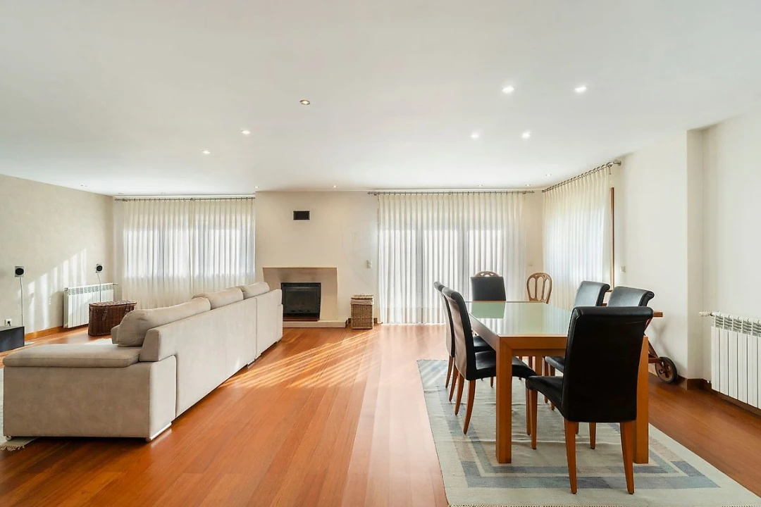 Moradia T4 para Venda em Mindelo Foto 6