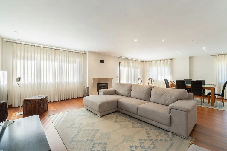 Moradia T4 para Venda em Mindelo Foto 9