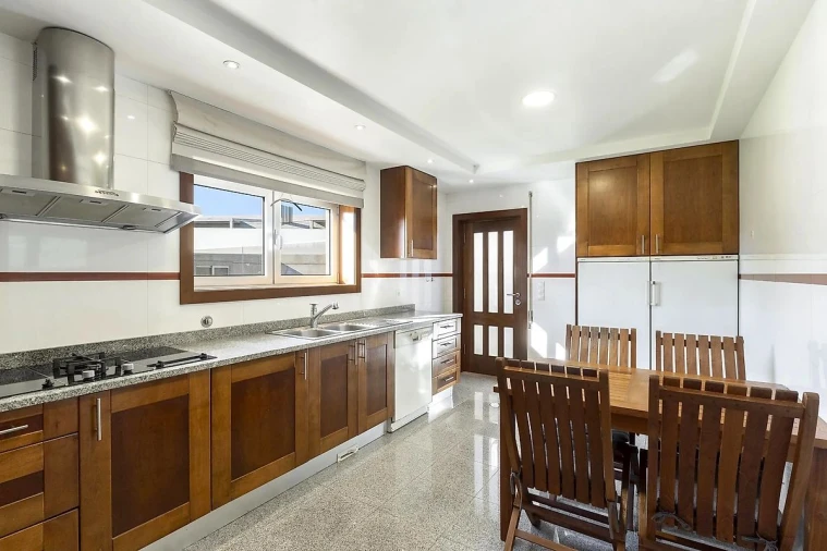 Moradia T4 para Venda em Mindelo Foto 13