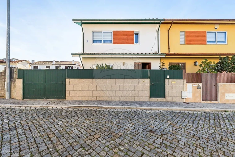 Moradia T3 para Venda em Vila Nova da Telha Foto 2