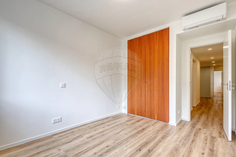 Apartamento T4 para Arrendamento em Aldoar, Foz do Douro e Nevogilde Foto 9
