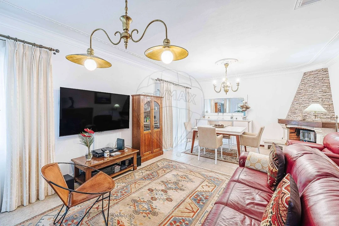 Moradia T4 para Venda em Algueirão-Mem Martins Foto 2