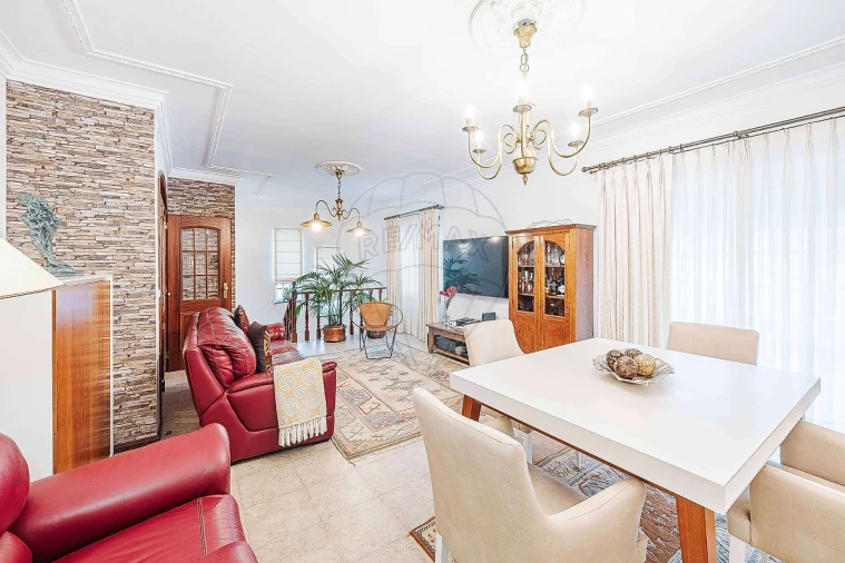 Moradia T4 para Venda em Algueirão-Mem Martins Foto 3