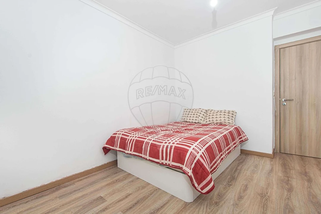 Apartamento T2 para Venda em Vila Franca de Xira Foto 12