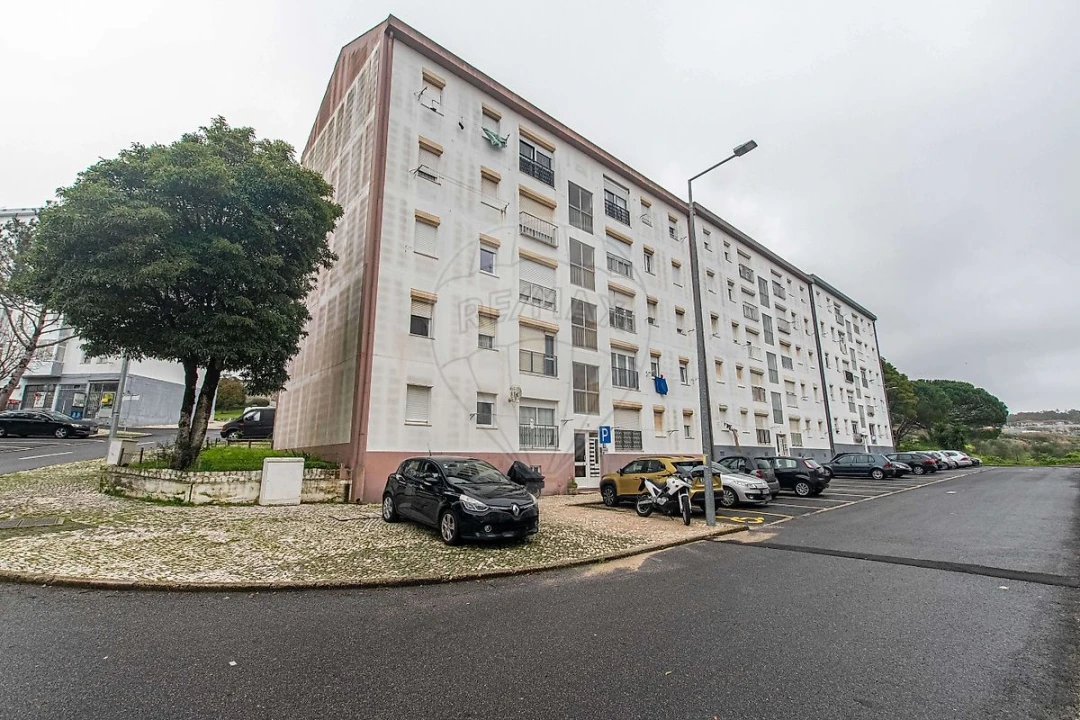 Apartamento T4 para Venda em Agualva e Mira-Sintra Foto 1