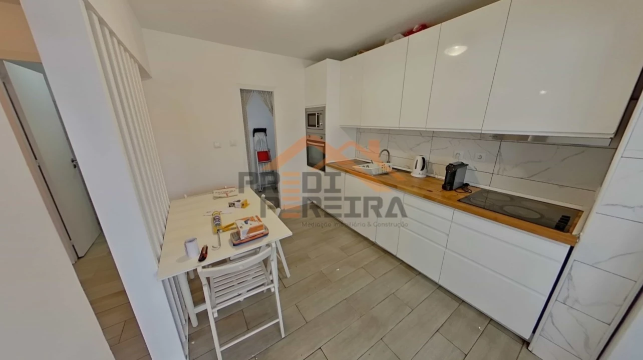 Apartamento T3 para Venda em Santo António dos Cavaleiros e Frielas Foto 1