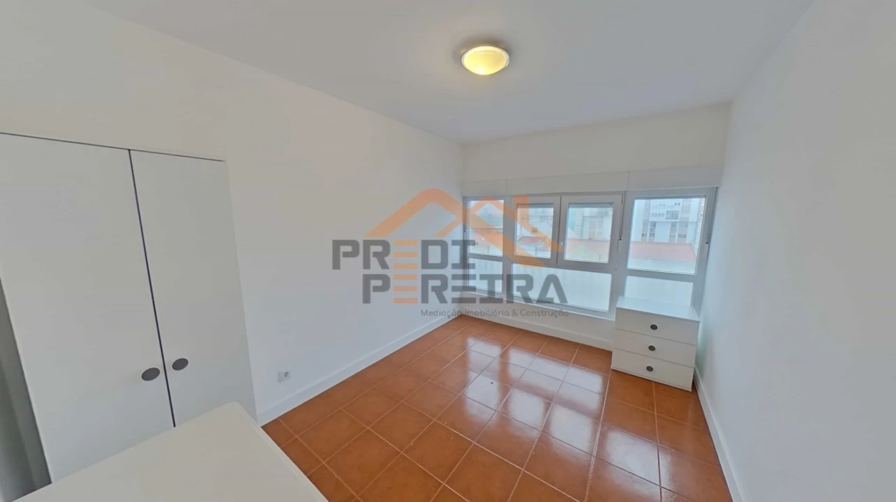 Apartamento T3 para Venda em Santo António dos Cavaleiros e Frielas Foto 8