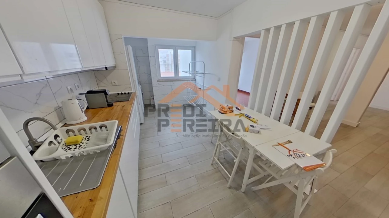 Apartamento T3 para Venda em Santo António dos Cavaleiros e Frielas Foto 2