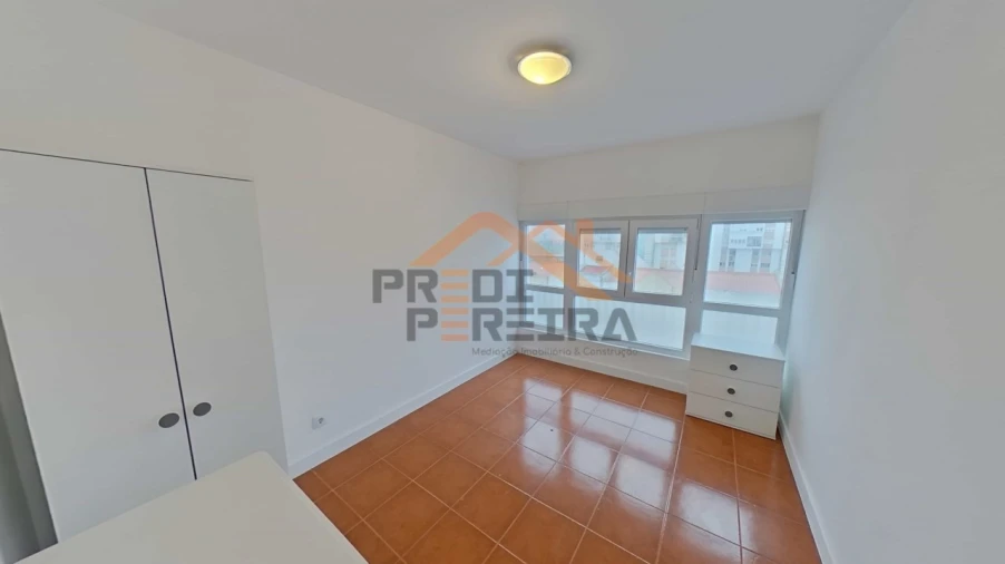 Apartamento T3 para Venda em Santo António dos Cavaleiros e Frielas Foto 8