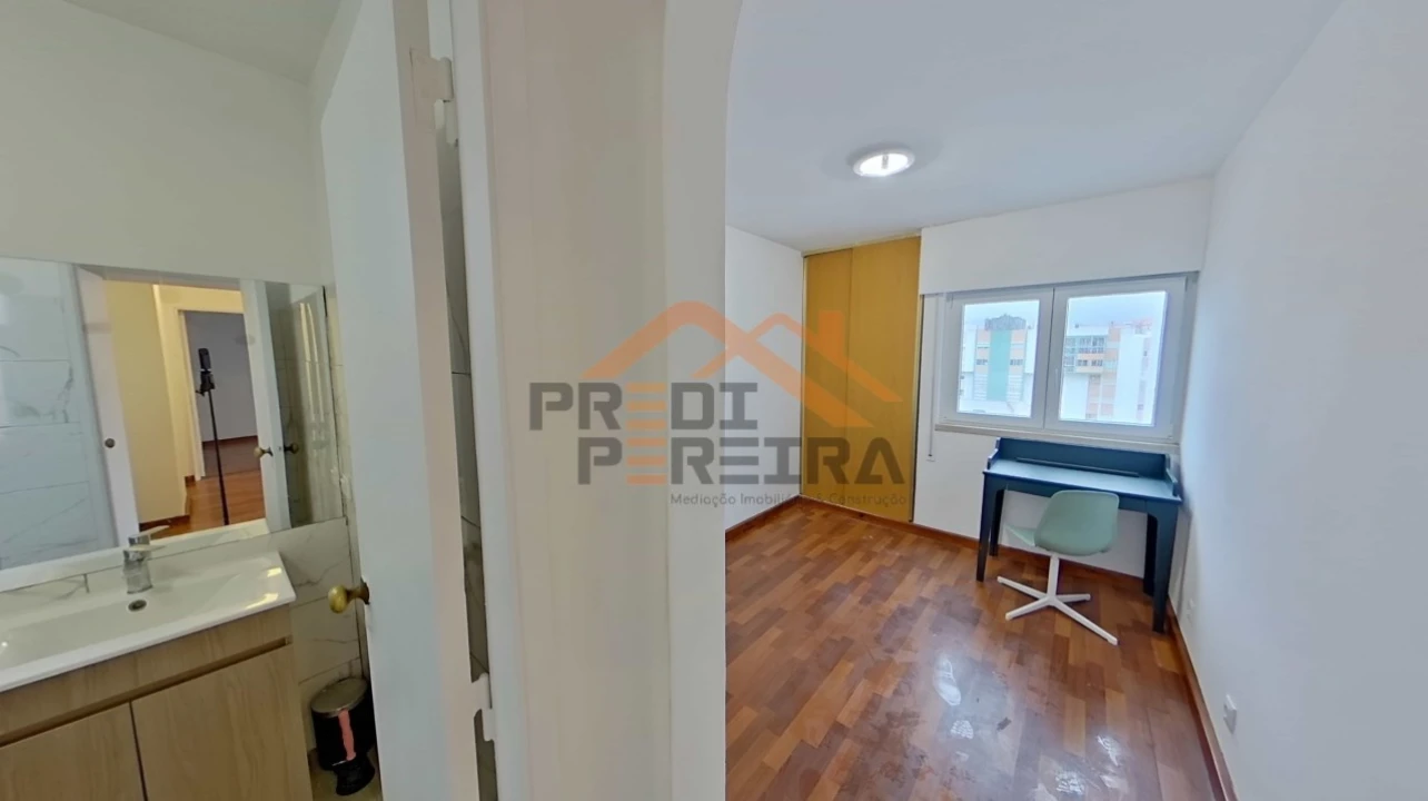 Apartamento T3 para Venda em Santo António dos Cavaleiros e Frielas Foto 15