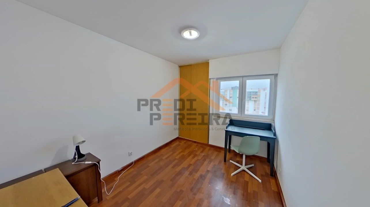 Apartamento T3 para Venda em Santo António dos Cavaleiros e Frielas Foto 16