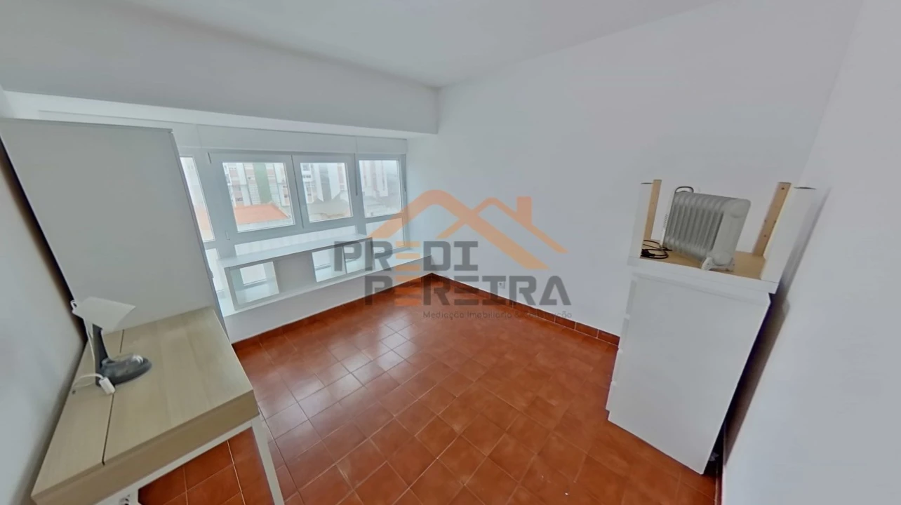 Apartamento T3 para Venda em Santo António dos Cavaleiros e Frielas Foto 12