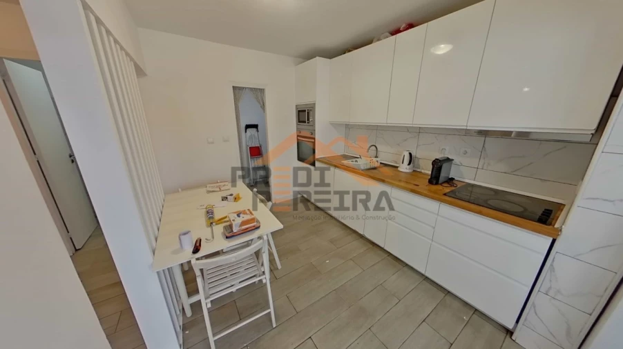 Apartamento T3 para Venda em Santo António dos Cavaleiros e Frielas Foto 2