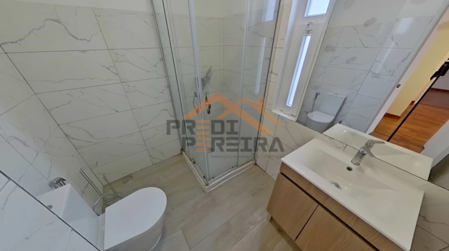 Apartamento T3 para Venda em Santo António dos Cavaleiros e Frielas Foto 18