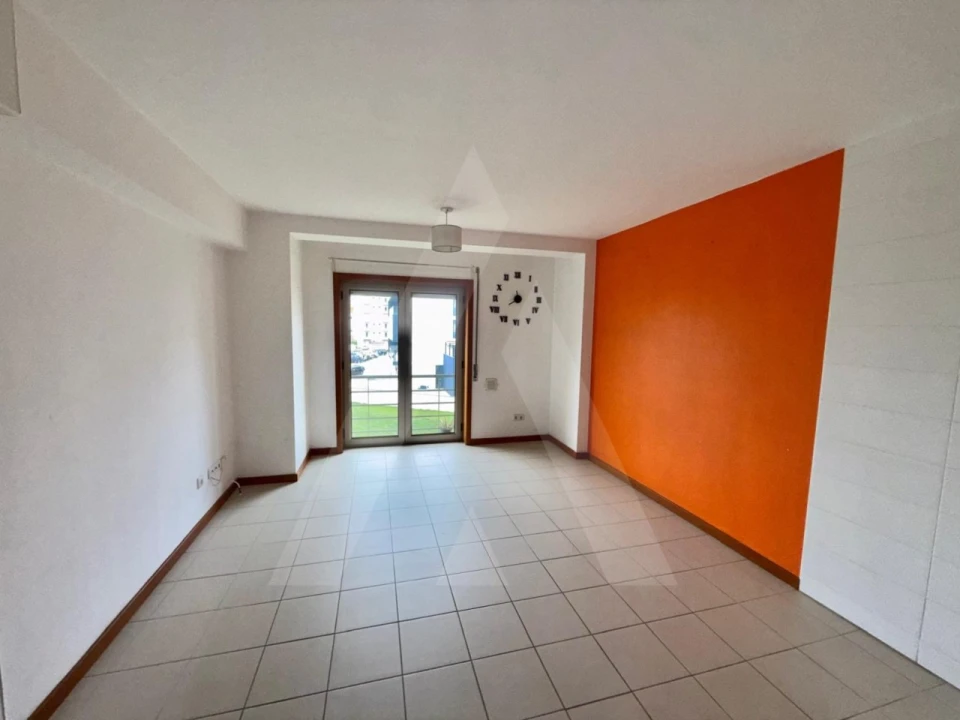 Apartamento T1 para Arrendamento em Aradas Foto 1