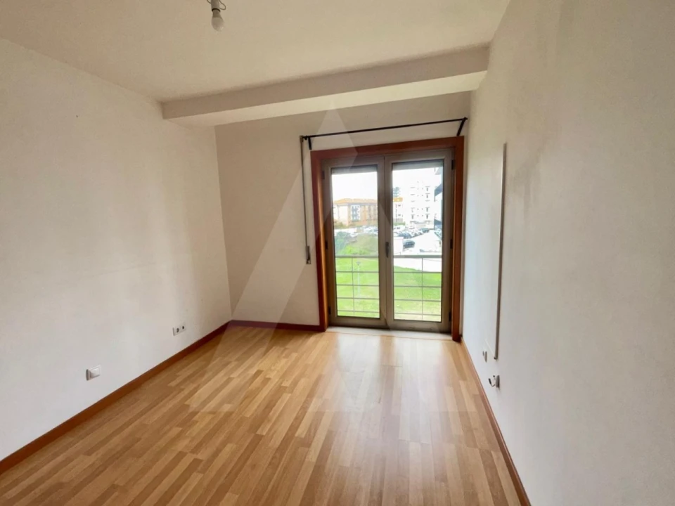 Apartamento T1 para Arrendamento em Aradas Foto 12