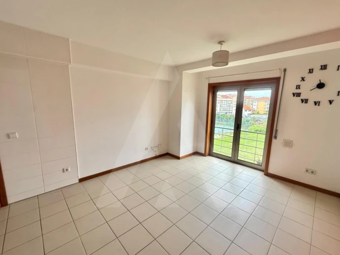 Apartamento T1 para Arrendamento em Aradas Foto 4