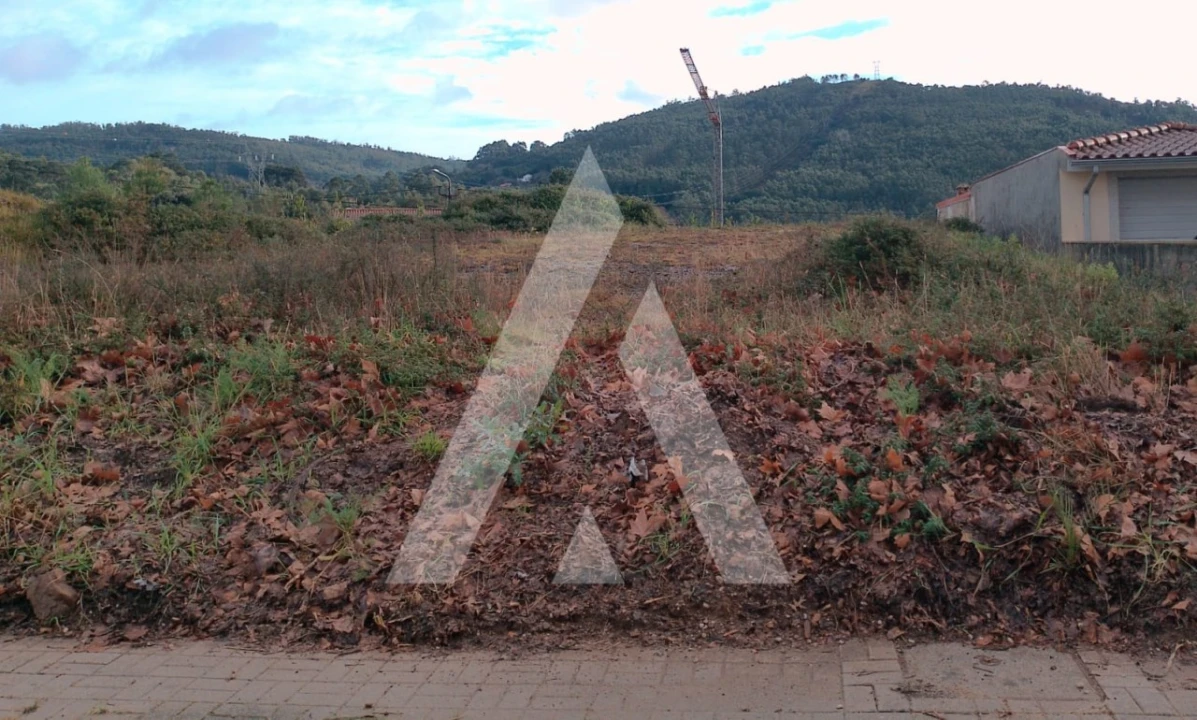 Terreno para Venda em Mujães Foto 1