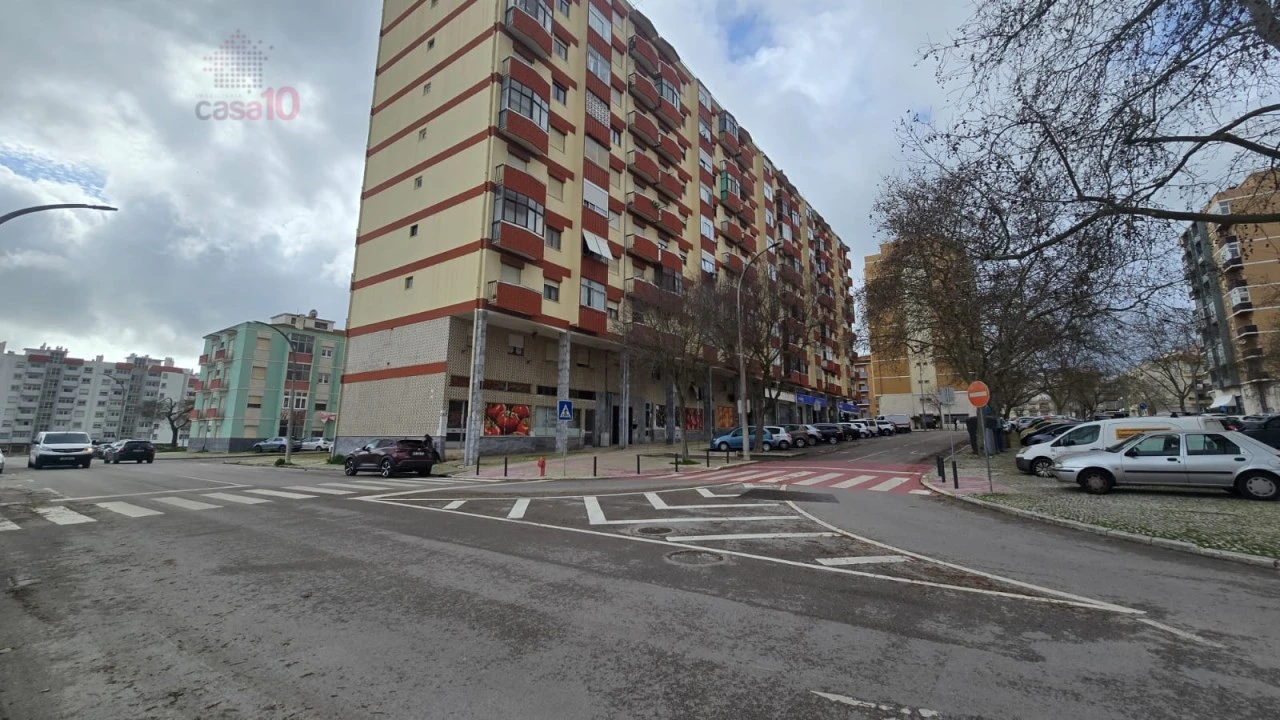 Loja para Venda em União das Freguesias de Setúbal Foto 1