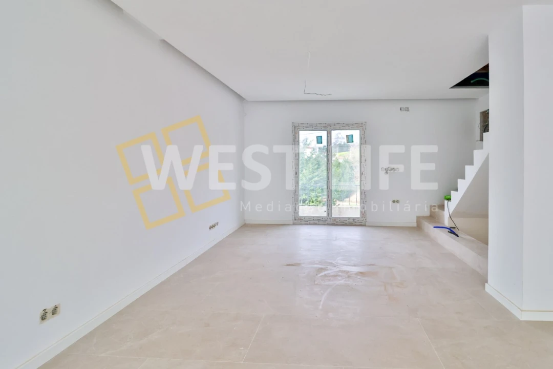 Moradia T4 para Venda em Santa Maria, São Pedro e Matacães Foto 4