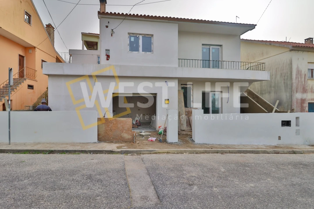 Moradia T4 para Venda em Santa Maria, São Pedro e Matacães Foto 1