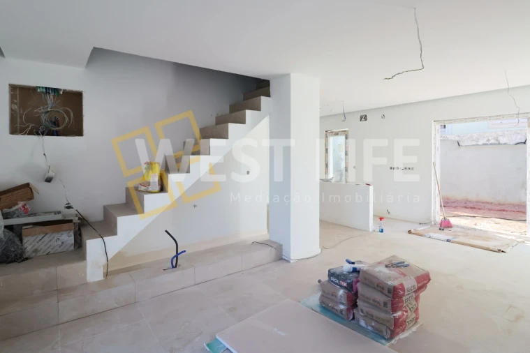 Moradia T4 para Venda em Santa Maria, São Pedro e Matacães Foto 3