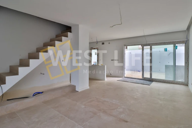 Moradia T4 para Venda em Santa Maria, São Pedro e Matacães Foto 2