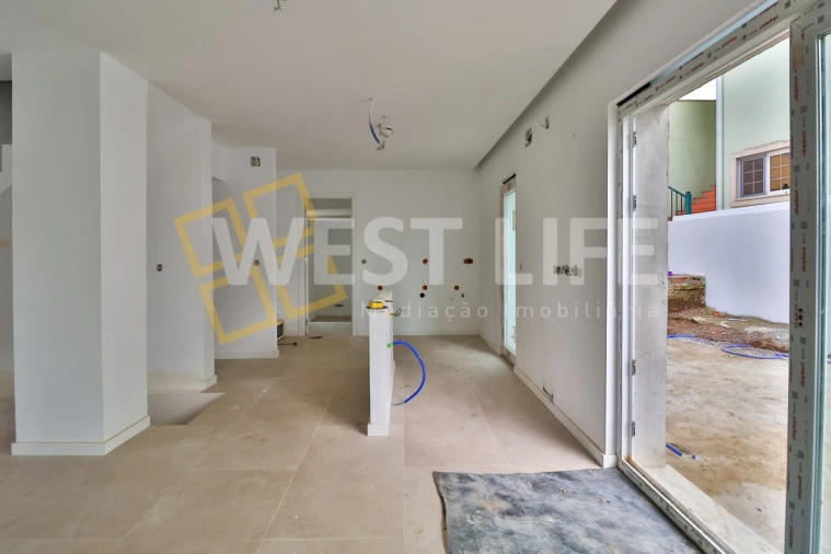 Moradia T4 para Venda em Santa Maria, São Pedro e Matacães Foto 3