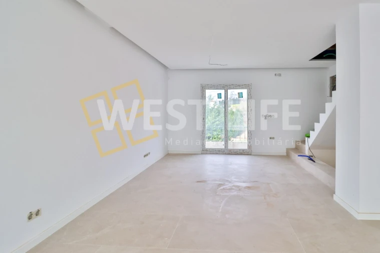 Moradia T4 para Venda em Santa Maria, São Pedro e Matacães Foto 4