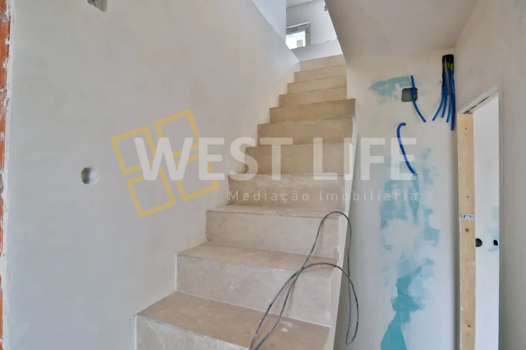 Moradia T4 para Venda em Santa Maria, São Pedro e Matacães Foto 16