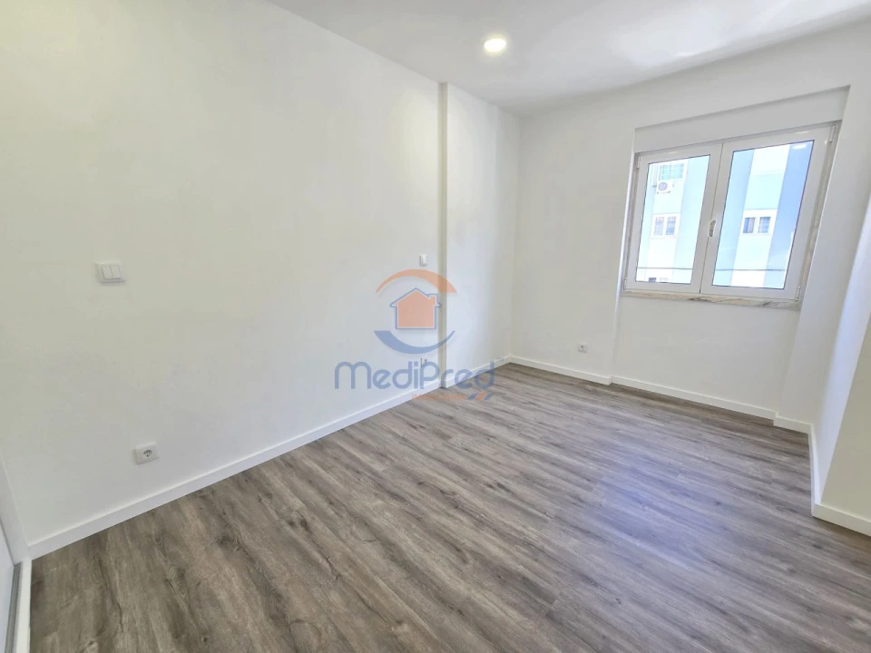 Apartamento T2 para Venda em Odivelas Foto 5