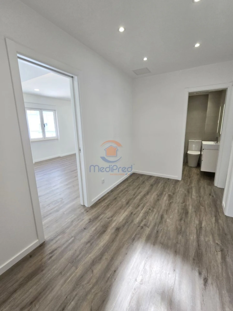 Apartamento T2 para Venda em Odivelas Foto 4