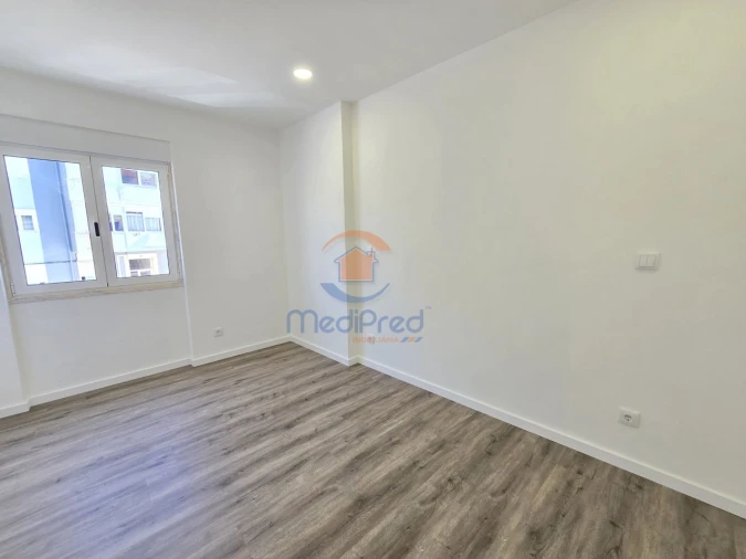 Apartamento T2 para Venda em Odivelas Foto 7