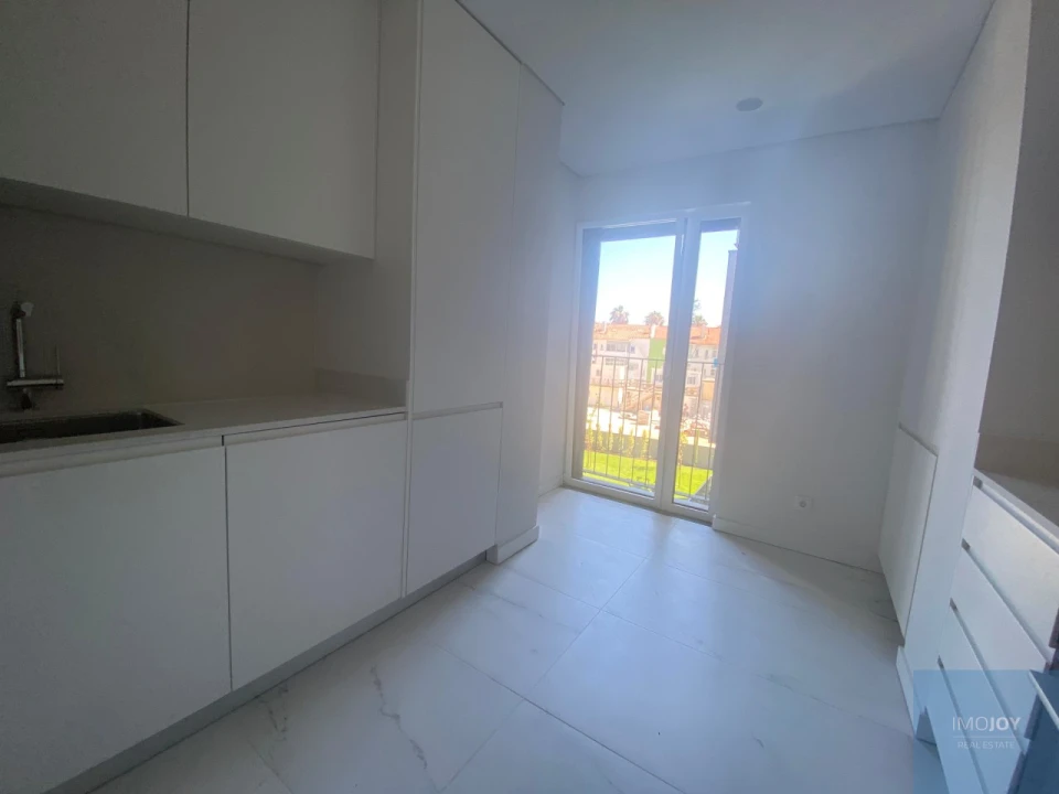 Apartamento T3 para Venda em Carcavelos e Parede Foto 4