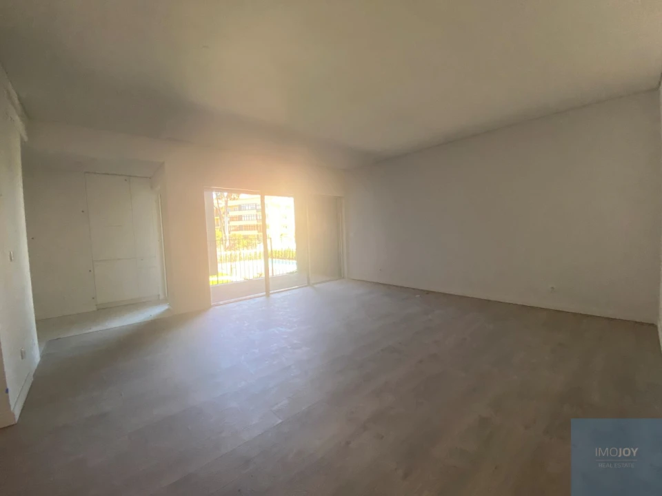 Apartamento T2 para Venda em Carcavelos e Parede Foto 2