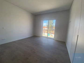 Apartamento T3 para Venda em Carcavelos e Parede