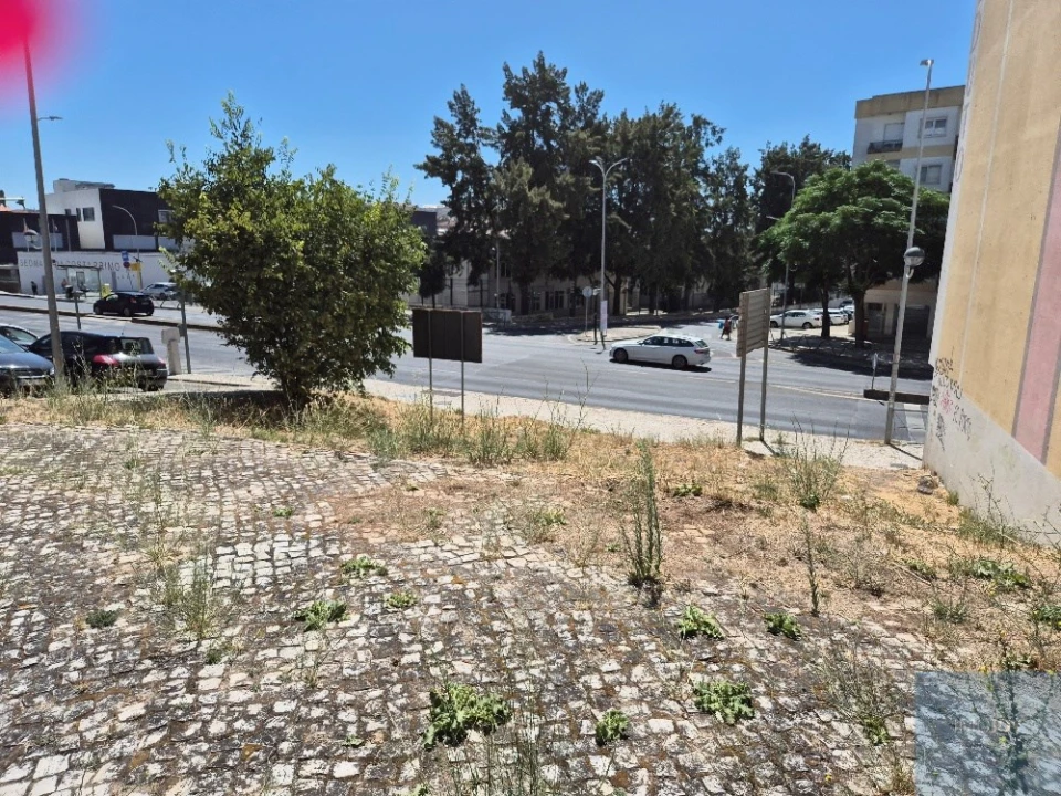 Terreno para Venda em Falagueira-Venda Nova Foto 1