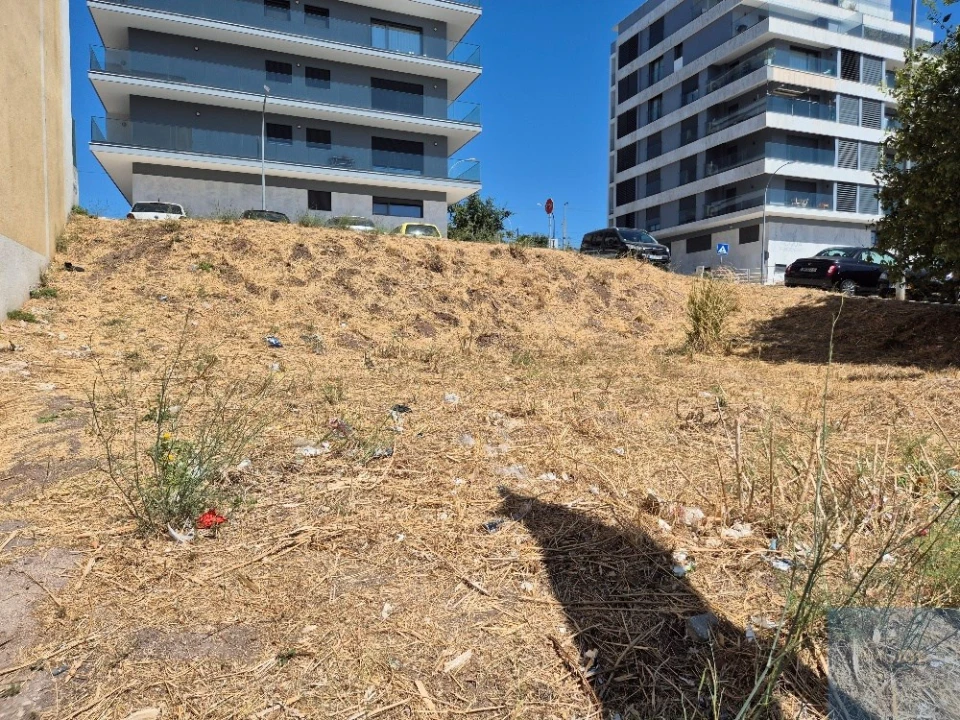 Terreno para Venda em Falagueira-Venda Nova Foto 2