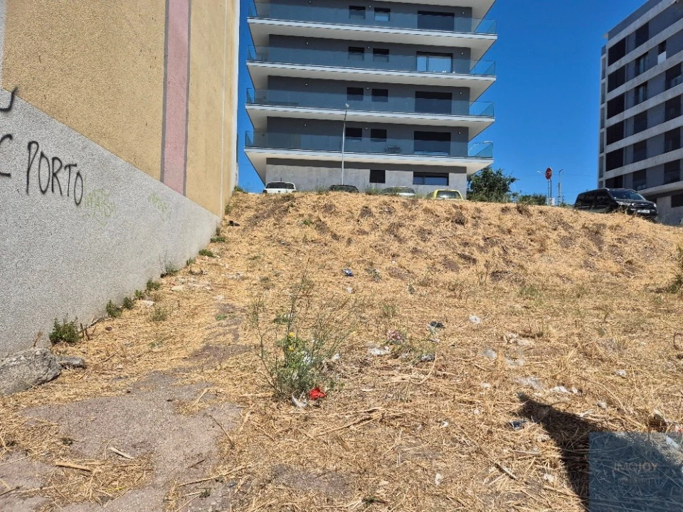 Terreno para Venda em Falagueira-Venda Nova Foto 3
